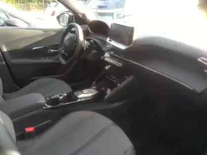 PEUGEOT 2008 ALLURE HYBRID 136 CV e-DCS6
