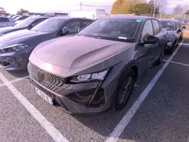 PEUGEOT ALLURE Hybrid 136 e-DCS6