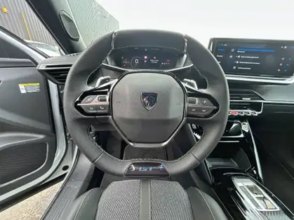 PEUGEOT 2008 GT HYBRID 136 CV E-DCS6