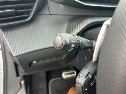 PEUGEOT 2008 GT HYBRID 136 CV E-DCS6