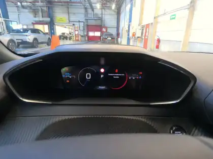 PEUGEOT 2008 ALLURE Hybrid 145 CV e-DCS6 