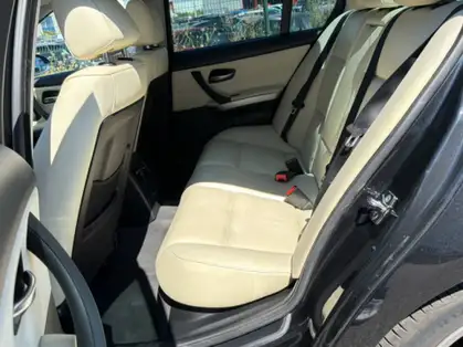 BMW SERIE 3 E90 330i 272ch Luxe A