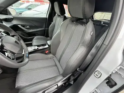 PEUGEOT 2008 GT HYBRID 136 CV E-DCS6
