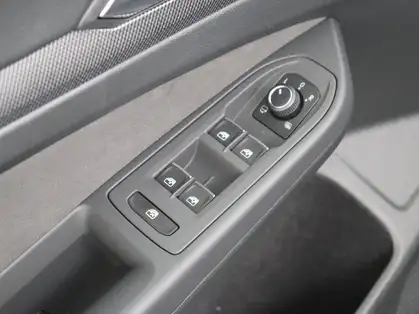 VOLKSWAGEN GOLF 1.5 eTSI EVO2 150 DSG7 R-Line Limited