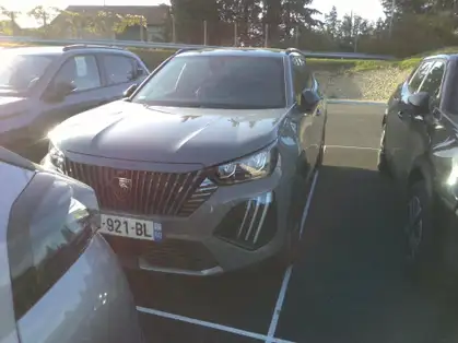 PEUGEOT 2008 ALLURE HYBRID 136 CV e-DCS6