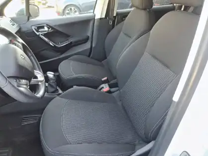 PEUGEOT 208 208 STYLE 1.2 PURETECH 82 CV BVM5