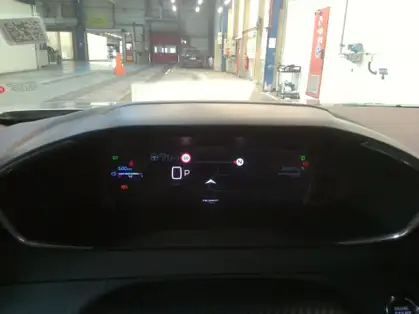 PEUGEOT 2008 ALLURE HYBRID 136 CV e-DCS6