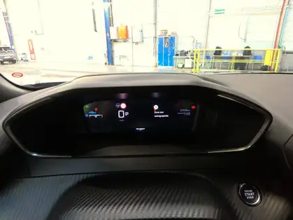 PEUGEOT 2008 ALLURE HYBRID 136 CV e-DCS6