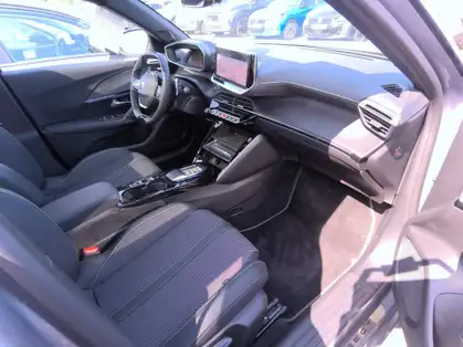 PEUGEOT 2008 GT HYBRID 136 CV E-DCS6