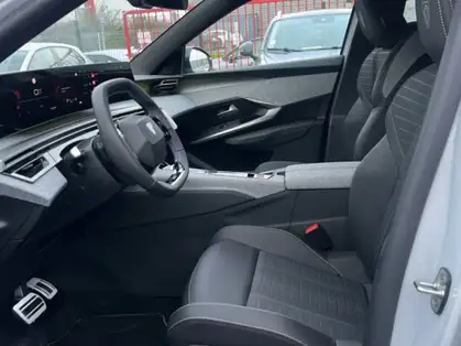 PEUGEOT 5008 GT Hybrid 145 CV e-DCS6 