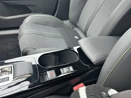 PEUGEOT 2008 GT HYBRID 136 CV E-DCS6