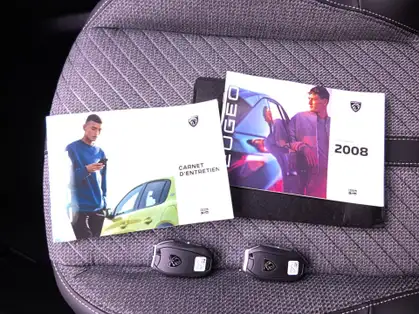 PEUGEOT 2008 ALLURE Hybrid 145 CV e-DCS6 