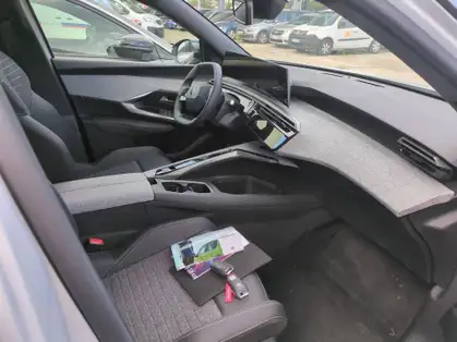 PEUGEOT 5008 ALLURE Hybrid 145 CV e-DCS6 