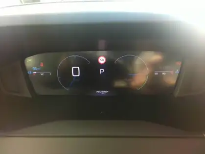 PEUGEOT 2008 ALLURE HYBRID 136 CV e-DCS6