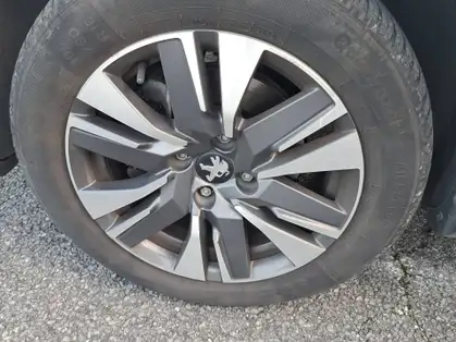 PEUGEOT 2008 ALLURE PureTech 130 CV BVM6