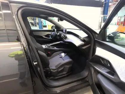 PEUGEOT 3008 210 ch 73 kWh Allure