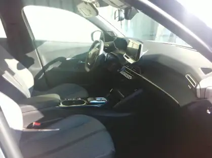 PEUGEOT 2008 ALLURE HYBRID 136 CV e-DCS6