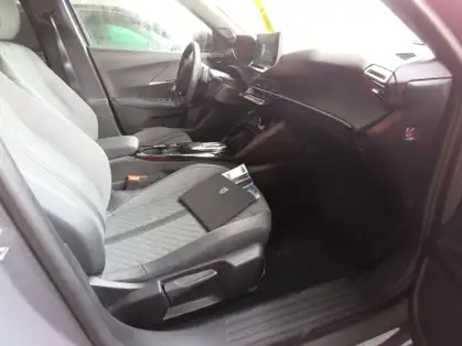 PEUGEOT 2008 ALLURE HYBRID 136 CV e-DCS6