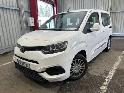 TOYOTA PROACE CITY VERSO Medium 1.2L 110  VVT-i BVM6 Dynamic