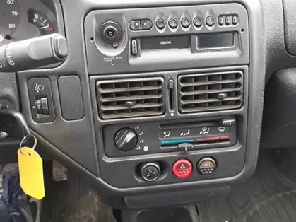 PEUGEOT 106 COLOR LINE 1.4i 