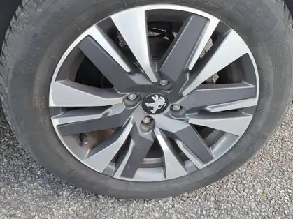 PEUGEOT 2008 ALLURE PureTech 130 CV BVM6