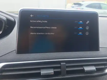 PEUGEOT 3008 2.0 BlueHDi 150ch S&S BVM6 Allure