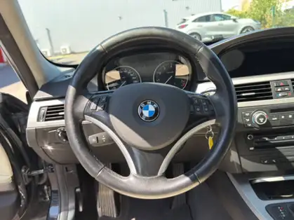 BMW SERIE 3 E90 330i 272ch Luxe A