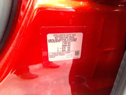 PEUGEOT 2008 ALLURE Hybrid 145 CV e-DCS6 