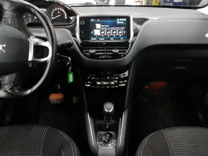 PEUGEOT 208 1.2 PureTech 110ch S&S EAT6 Allure Business