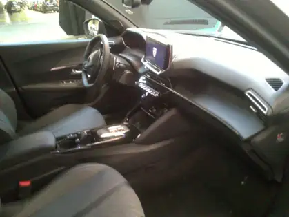 PEUGEOT 2008 ALLURE HYBRID 136 CV e-DCS6