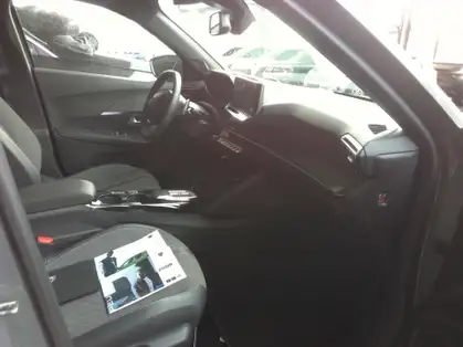 PEUGEOT 2008 ALLURE PURETECH 130 CV EAT8