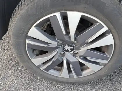 PEUGEOT 2008 ALLURE PureTech 130 CV BVM6