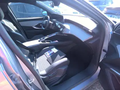 PEUGEOT 5008 ALLURE Hybrid 136 CV e-DCS6 