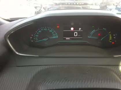 PEUGEOT 2008 STYLE Hybrid 145 e-DCS6