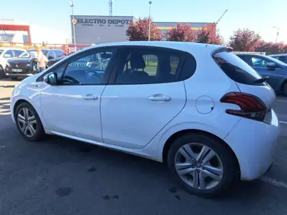 PEUGEOT 208 208 STYLE 1.2 PURETECH 82 CV BVM5