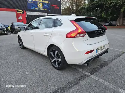 VOLVO V40 T2 122 Geartronic 6 R-Design
