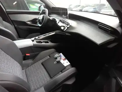 PEUGEOT 5008 ALLURE Hybrid 145 CV e-DCS6 