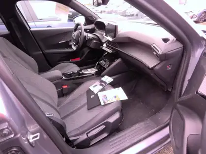 PEUGEOT 2008 ALLURE Hybrid 145 CV e-DCS6 