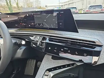 PEUGEOT 5008 ALLURE HYBRID 136 e-DCS6 
