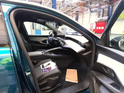 PEUGEOT 3008 210 ch 73 kWh Allure