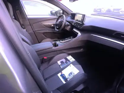 PEUGEOT 5008 ALLURE PACK HYBRIDE 136 CV E-DCS6