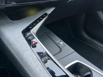 PEUGEOT 5008 GT Hybrid 145 CV e-DCS6 