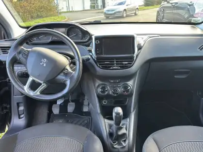 PEUGEOT 208 SIGNATURE 1.2 PURETECH 82 CV BVM