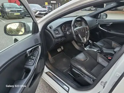 VOLVO V40 T2 122 Geartronic 6 R-Design