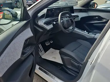 PEUGEOT 5008 GT 1.2 HYBRID 136 CV E-DCS6