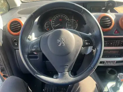 PEUGEOT 1007 1.6e 16V 110ch 2-Tronic Sporty