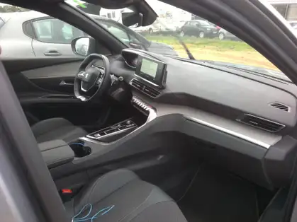 PEUGEOT 5008 GT 1.2 HYBRID 136 CV E-DCS6