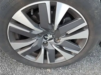 PEUGEOT 2008 ALLURE PureTech 130 CV BVM6