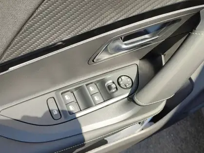 PEUGEOT 2008 GT Hybrid 145 CV e-DCS6