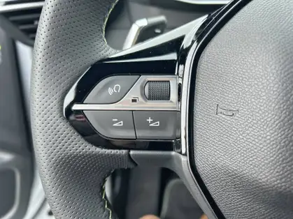 PEUGEOT 2008 GT HYBRID 136 CV E-DCS6